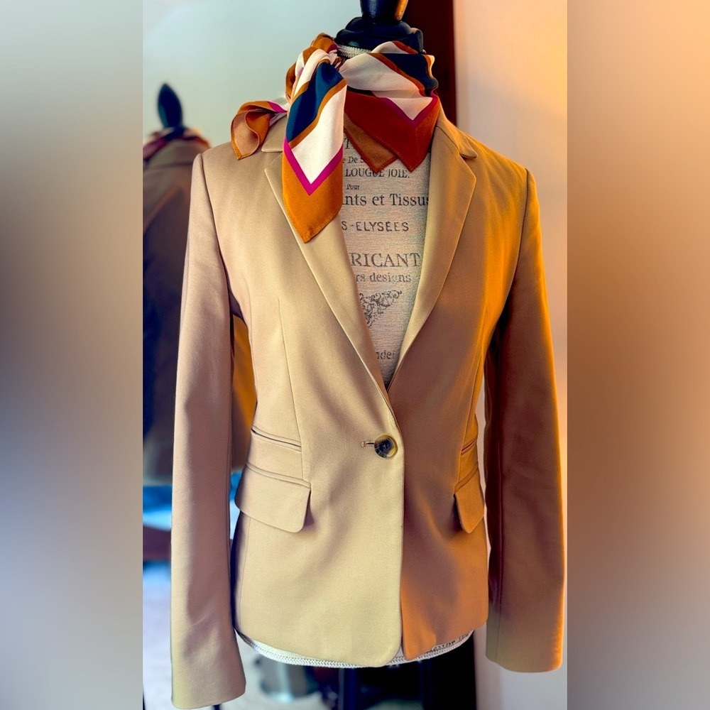 Fully lined Editor Express blazer in tan